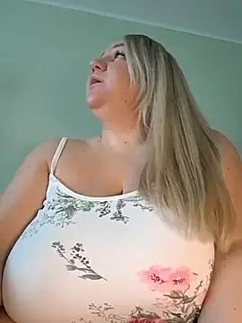 Snapshot of Anna_Curvy chatting on October 2025 02:32:02 AM Anna Curvy online show from October 2025 02:32:02 AM