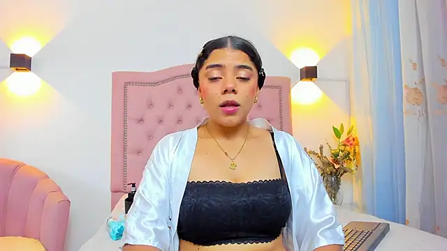 Snapshot of JulieeHabubu chatting on September 2025 03:12:02 AM JulieeHabubu online show from September 2025 03:12:02 AM