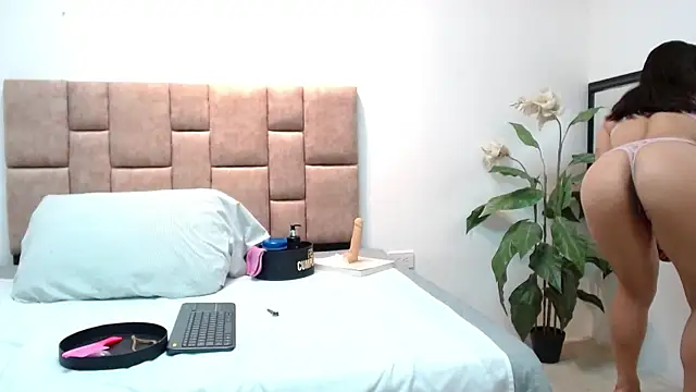 JulieeHabubu online show from April 2026 08:38:01 PM