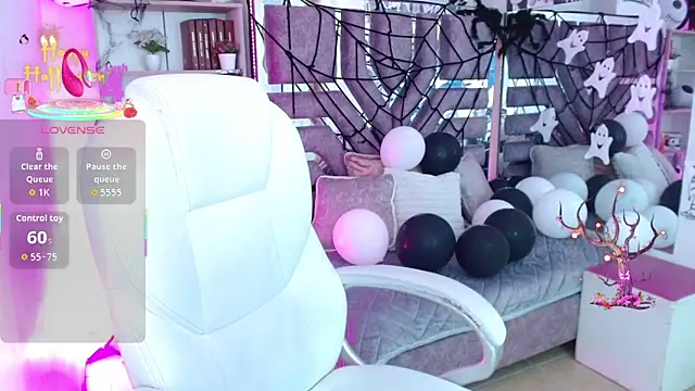 AliceWalker 11 online show from October 2025 08:21:01 PM