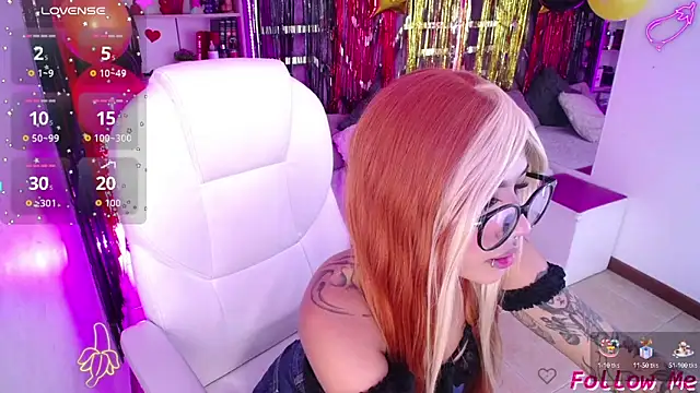 AliceWalker 11 online show from September 2025 08:25:01 PM