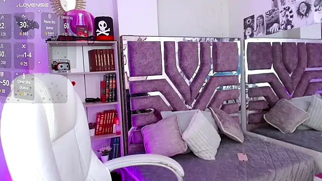 AliceWalker 11 online show from November 2025 09:07:01 PM