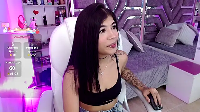 AliceWalker 11 online show from November 2025 08:24:02 PM