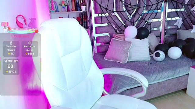 AliceWalker 11 online show from October 2025 08:30:02 PM