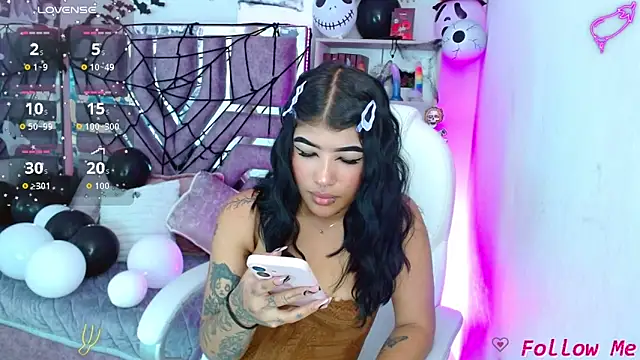 AliceWalker 11 online show from October 2025 08:29:01 PM