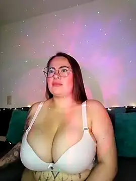 Snapshot of soofy__ chatting on May 2026 04:56:02 AM soofy online show from May 2026 04:56:02 AM