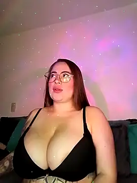 Snapshot of soofy__ chatting on April 2026 04:24:02 AM soofy online show from April 2026 04:24:02 AM