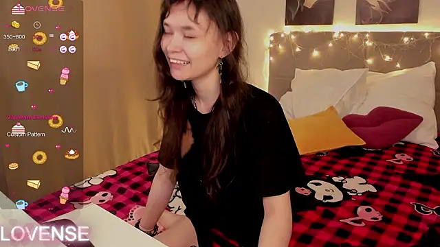 Emily Strikeee online show from March 2026 04:18:02 AM