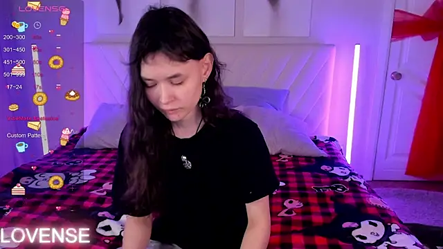 Emily Strikeee online show from February 2026 10:33:01 AM