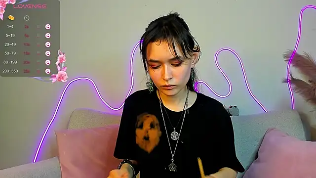 Emily Strikeee online show from February 2025 01:20:01 PM