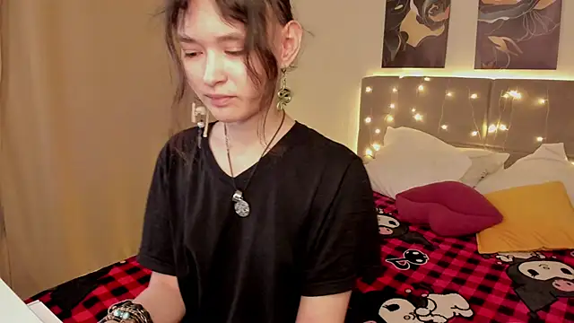 Emily Strikeee online show from May 2026 01:53:01 AM