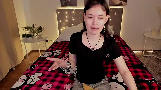 Emily Strikeee online show from April 2026 01:36:01 AM
