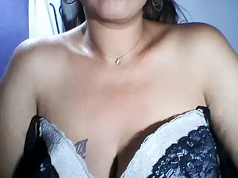 layanah12 online show from December 2025 03:33:02 PM