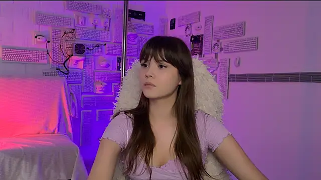 EvaThopson online show from April 2026 09:05:01 AM