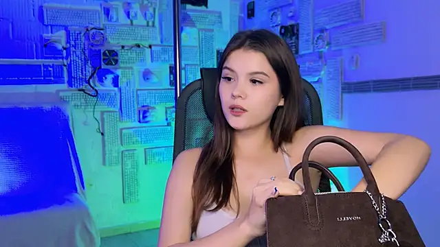 Snapshot of EvaThopson chatting on December 2025 12:37:01 PM EvaThopson online show from December 2025 12:37:01 PM