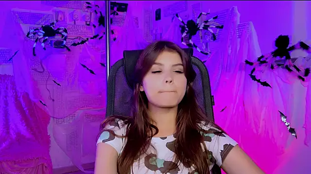 Snapshot of EvaThopson chatting on October 2025 12:04:01 PM EvaThopson online show from October 2025 12:04:01 PM