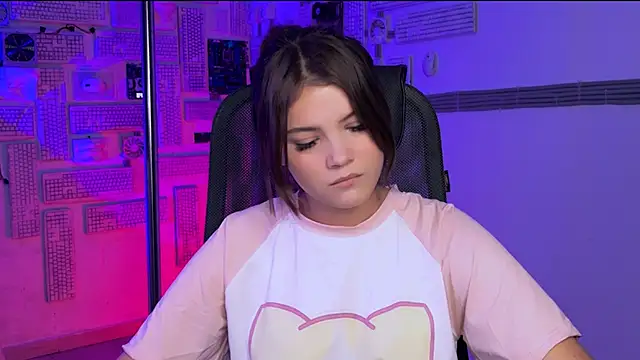 Snapshot of EvaThopson chatting on November 2025 08:24:01 AM EvaThopson online show from November 2025 08:24:01 AM