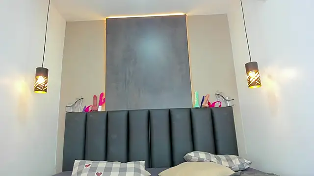 ChanelAdamss  online show from December 2025 08:03:01 PM