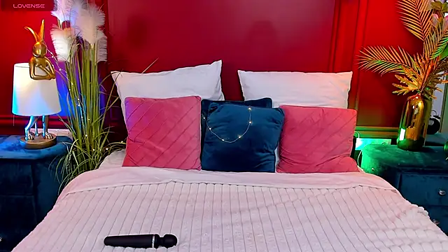 GiaCale online show from November 2025 06:28:02 AM