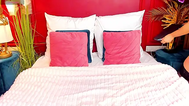 GiaCale online show from November 2025 06:34:01 AM