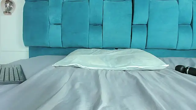 mia  fernandez online show from March 2026 07:07:02 PM