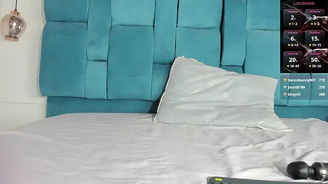 mia  fernandez online show from April 2026 07:44:01 PM