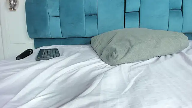 mia  fernandez online show from March 2026 07:39:01 PM