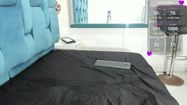 mia  fernandez online show from March 2025 07:18:01 PM