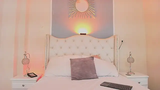 Ambar Collingg online show from September 2025 01:45:02 PM