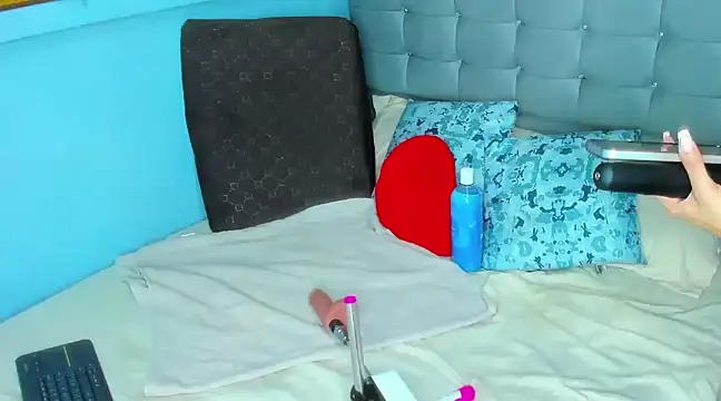 Snapshot of Selenakyle92_ chatting on February 2025 11:47:01 PM Selenakyle92 online show from February 2025 11:47:01 PM