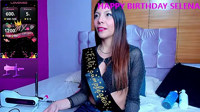 Snapshot of Selenakyle92_ chatting on February 2025 06:51:01 PM Selenakyle92 online show from February 2025 06:51:01 PM