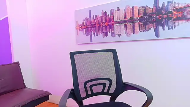  lucysmith online show from November 2025 04:17:01 AM