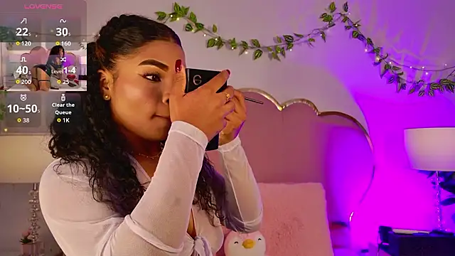 NahiaraReina online show from February 2026 01:44:01 PM