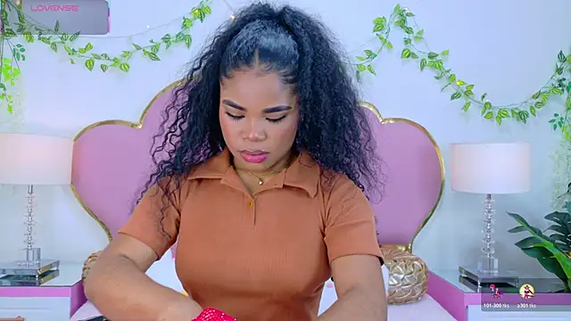 NahiaraReina online show from November 2025 01:49:02 PM