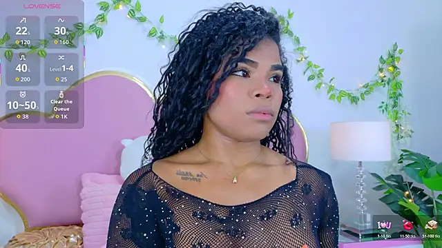 NahiaraReina online show from November 2025 01:25:02 PM