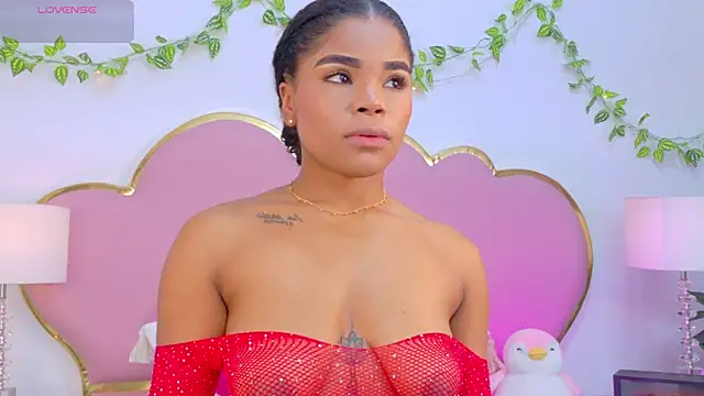 NahiaraReina online show from December 2025 01:54:02 PM