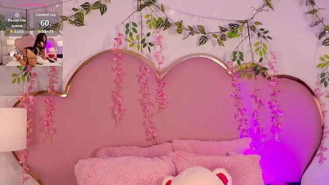 NahiaraReina online show from March 2026 02:11:01 PM