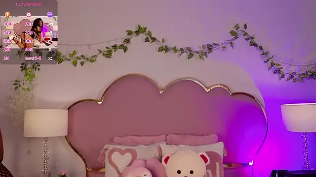 NahiaraReina online show from February 2026 02:17:02 PM