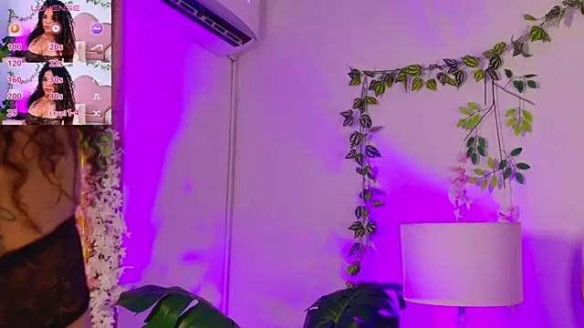 NahiaraReina online show from April 2026 01:40:03 PM