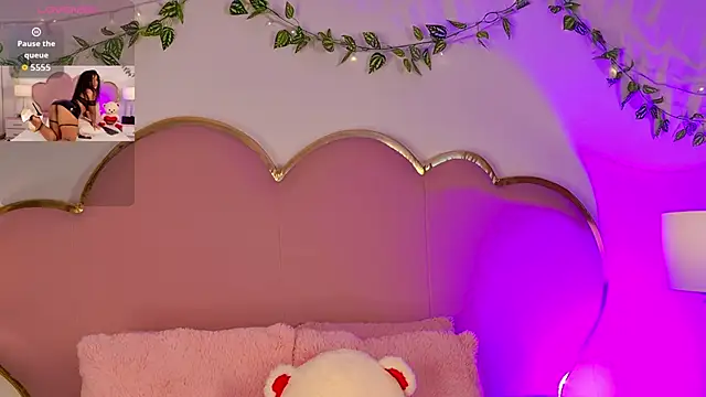 NahiaraReina online show from February 2026 01:22:02 PM