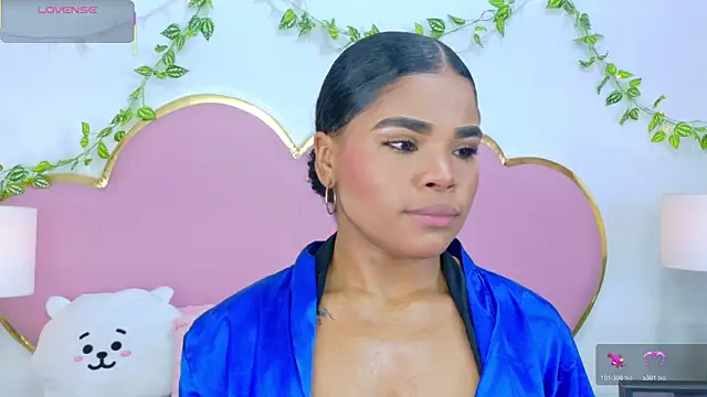 NahiaraReina online show from November 2025 01:15:02 PM