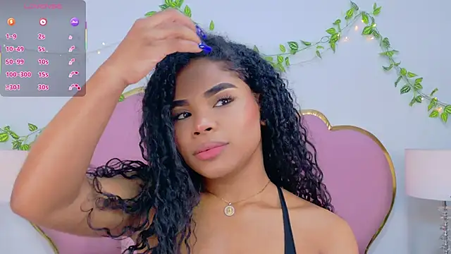 NahiaraReina online show from November 2025 01:33:01 PM