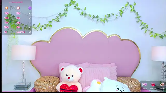 NahiaraReina online show from November 2025 02:09:02 PM