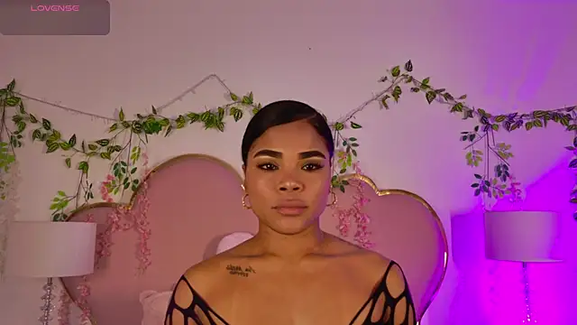 Snapshot of NahiaraReina chatting on May 2026 02:00:02 PM NahiaraReina online show from May 2026 02:00:02 PM