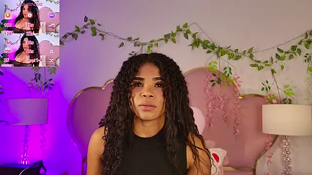 NahiaraReina online show from April 2026 01:16:02 PM