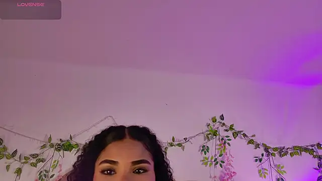 Snapshot of NahiaraReina chatting on May 2026 01:36:02 PM NahiaraReina online show from May 2026 01:36:02 PM
