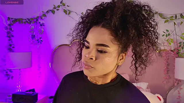 NahiaraReina online show from April 2026 02:23:01 PM