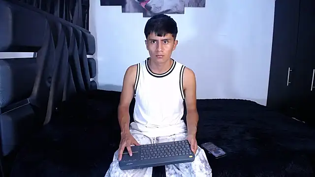 Snapshot of The__Rodriguez chatting on September 2025 11:54:01 PM The Rodriguez online show from September 2025 11:54:01 PM