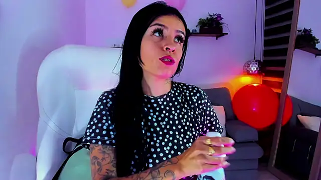 yenny garcia online show from November 2025 06:11:02 PM