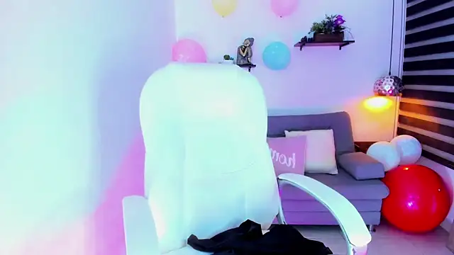 yenny garcia online show from October 2025 06:42:01 PM